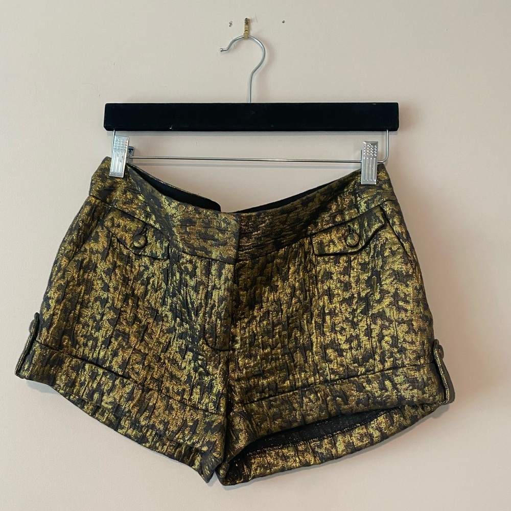 EXPRESS Metallic Gold and Black Abstract Cargo Shorts SZ 4. Never Worn, NWT.